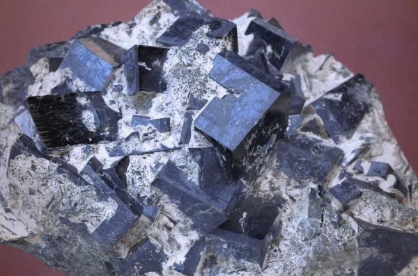 大牛网 30多家央媒狂追钙钛矿技术, 给太阳能电池穿&quot;防弹衣&quot;, 寿命逆天?