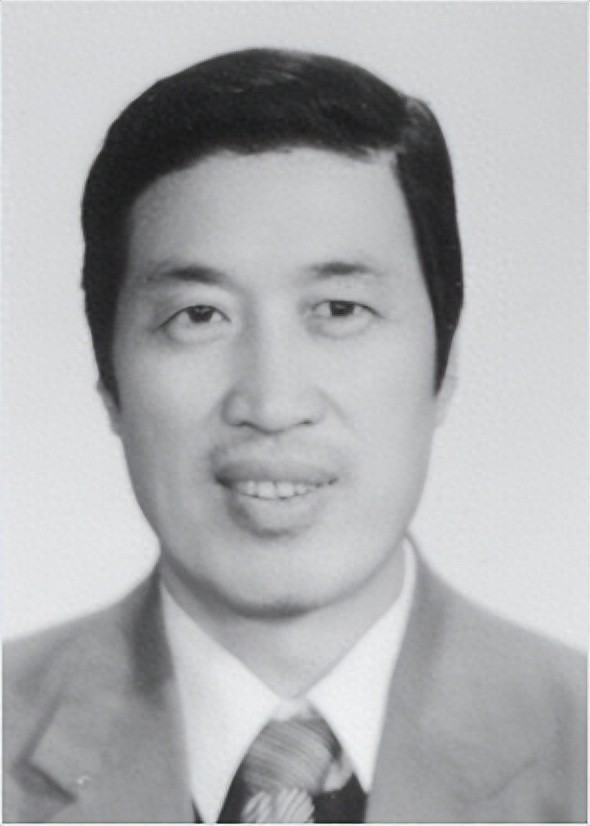 配资网 著名作家周明逝世