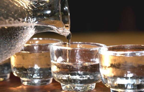 优股配资 白酒行业“寒意更浓”！多家上市酒企交出单季最差业绩